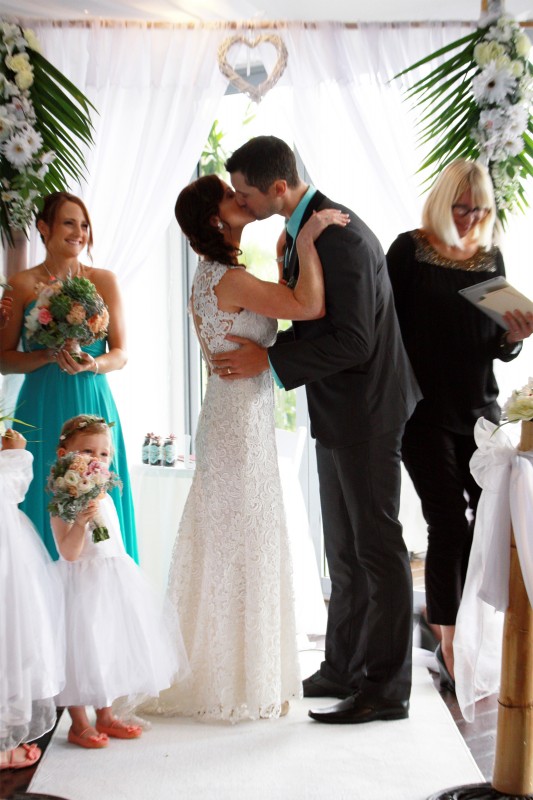 Jodie_Ben_Vintage-Beach-Wedding_SBS_009