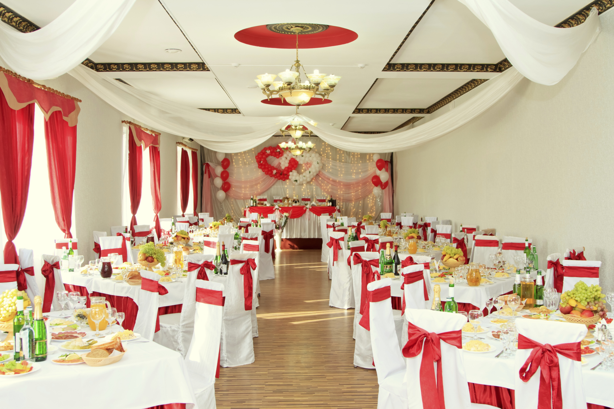 Decorating Your Wedding Venue Easy Weddings Uk